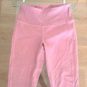 Awesome pair of Lululemon Wunder Under Cropped Pants